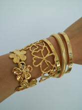 Load image into Gallery viewer, Juem Flower Bangle - Waterproof
