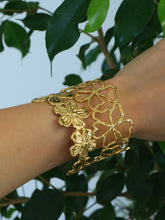 Load image into Gallery viewer, Haerem Floral Bangle - Waterproof
