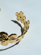 Load image into Gallery viewer, Haerem Floral Bangle - Waterproof
