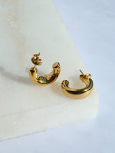 Load image into Gallery viewer, FITZ Laura Cuff Earrings - Waterproof
