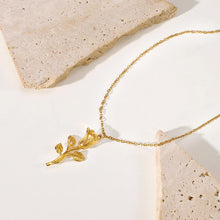 Load image into Gallery viewer, Big Rose Beauty Necklace
