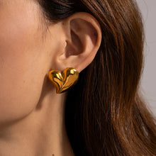 Load image into Gallery viewer, Qupid Heart Earrings
