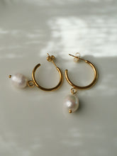 Load image into Gallery viewer, Terrace Pearl Earrings - Waterproof
