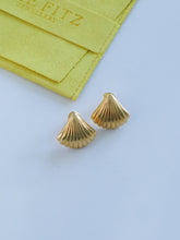 Load image into Gallery viewer, Hoek Shell Earrings - Waterproof
