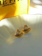 Load image into Gallery viewer, Hoek Shell Earrings - Waterproof
