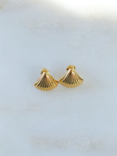 Load image into Gallery viewer, Hoek Shell Earrings - Waterproof
