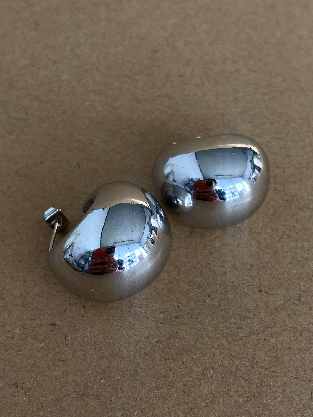 (T&C) Silver Bold Tear Ball Earrings