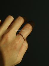 Load image into Gallery viewer, Minimal Cubic Zirconia Band Ring
