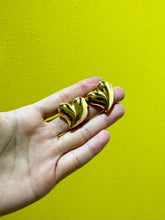 Load image into Gallery viewer, Qupid Heart Earrings - Waterproof
