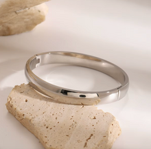 Load image into Gallery viewer, Silver Plain Surface Bangle - Waterproof
