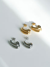 Load image into Gallery viewer, Double Punching Earrings (2 Colors)
