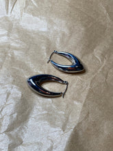 Load image into Gallery viewer, Silver Sharp Oval Hoop Earrings
