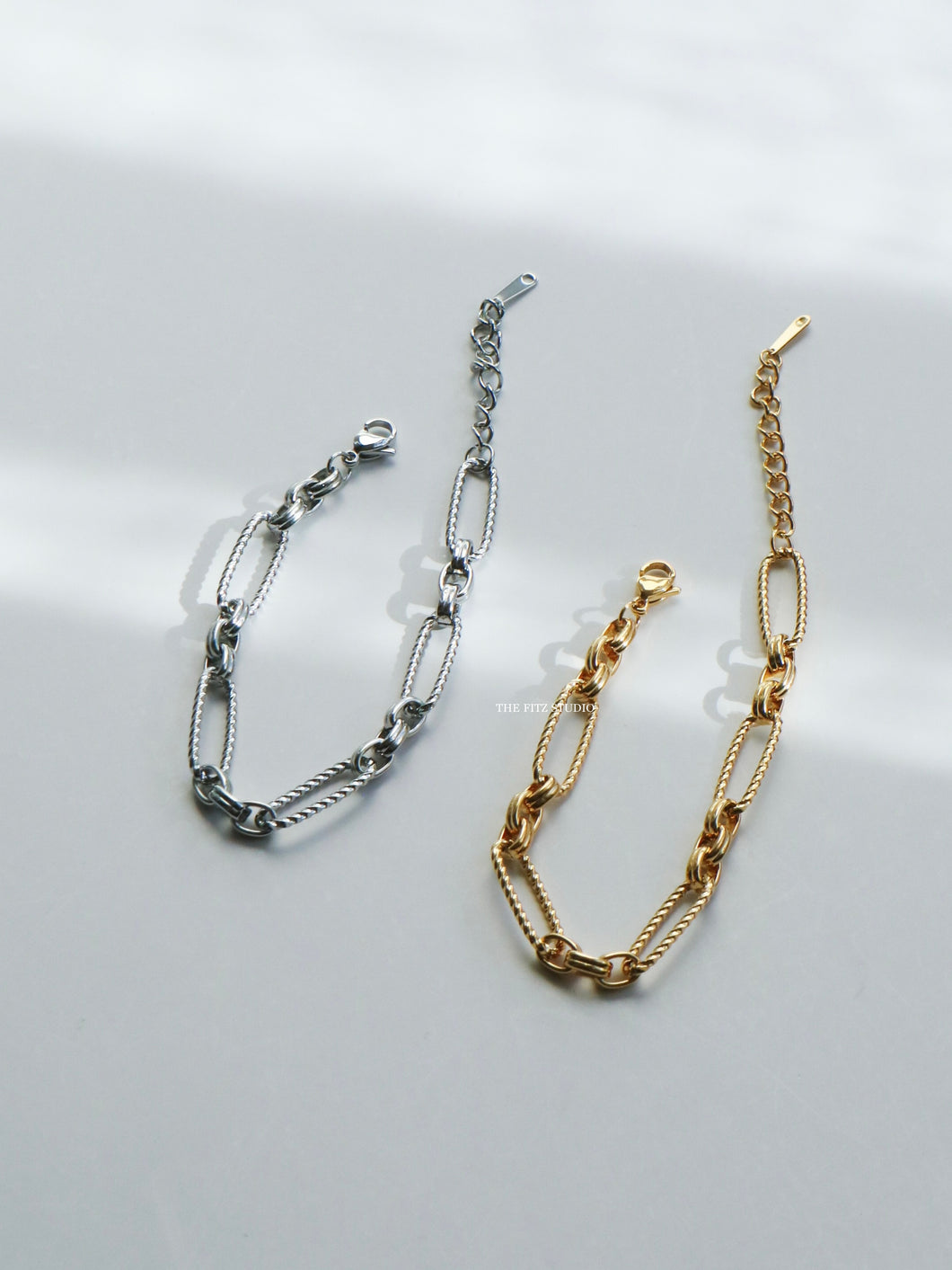Twisted Clip Click Chain Bracelet (2 Colors)