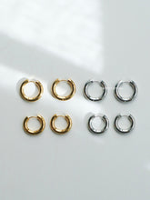 Load image into Gallery viewer, Thicker Minimal Round Hoop Earrings (2 Sizes)(2 Colors)
