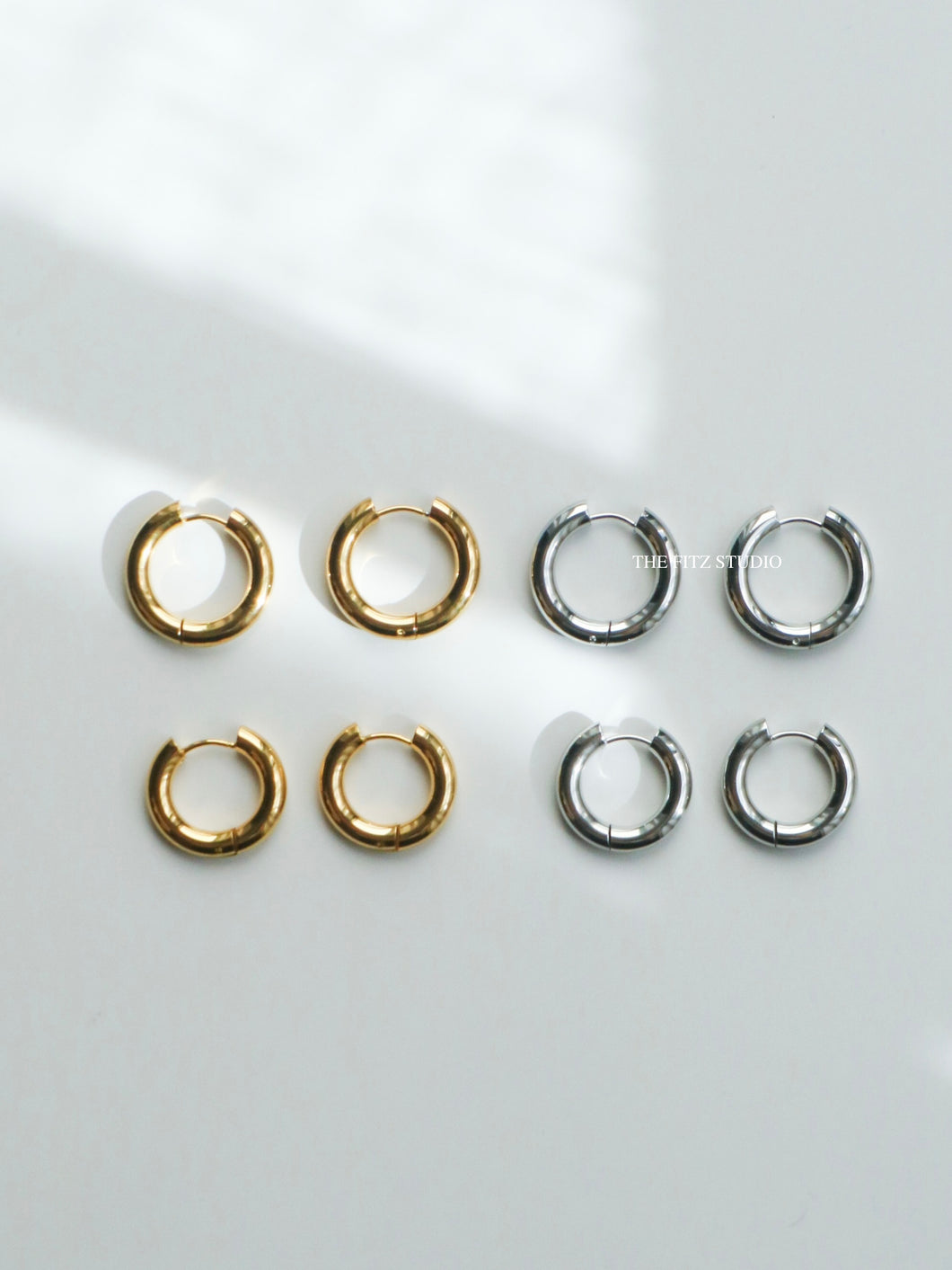 Thicker Minimal Round Hoop Earrings (2 Sizes)(2 Colors)