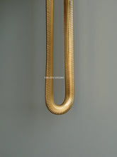 Load image into Gallery viewer, Deep Roll Snake Herringbone Necklace (2 Colors)
