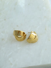 Load image into Gallery viewer, Harmony Shell Earrings - Waterproof
