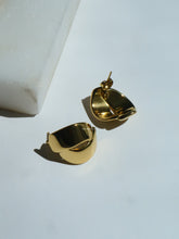 Load image into Gallery viewer, Harmony Shell Earrings - Waterproof
