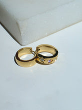 Load image into Gallery viewer, Spari Ripple Hoop Earrings - Waterproof
