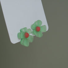 Load image into Gallery viewer, Irregular Green Flower Earring
