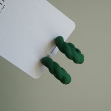 Load image into Gallery viewer, Deep Green Parow Earrings
