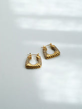 Load image into Gallery viewer, Trapezoid Diamond Earrings
